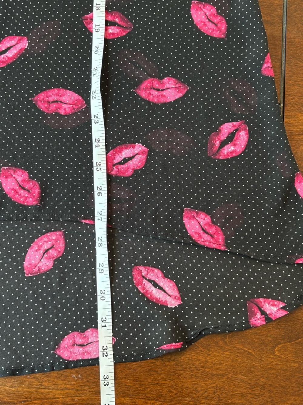 Torrid Size 1X Sheer Lip Print Sleeveless Tank Blouse Black Pink - Picture 5 of 7